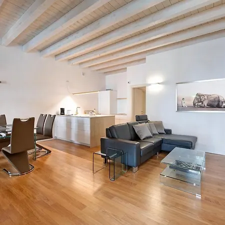 Palazzo Archi 2a Holiday home Polpenazze del Garda